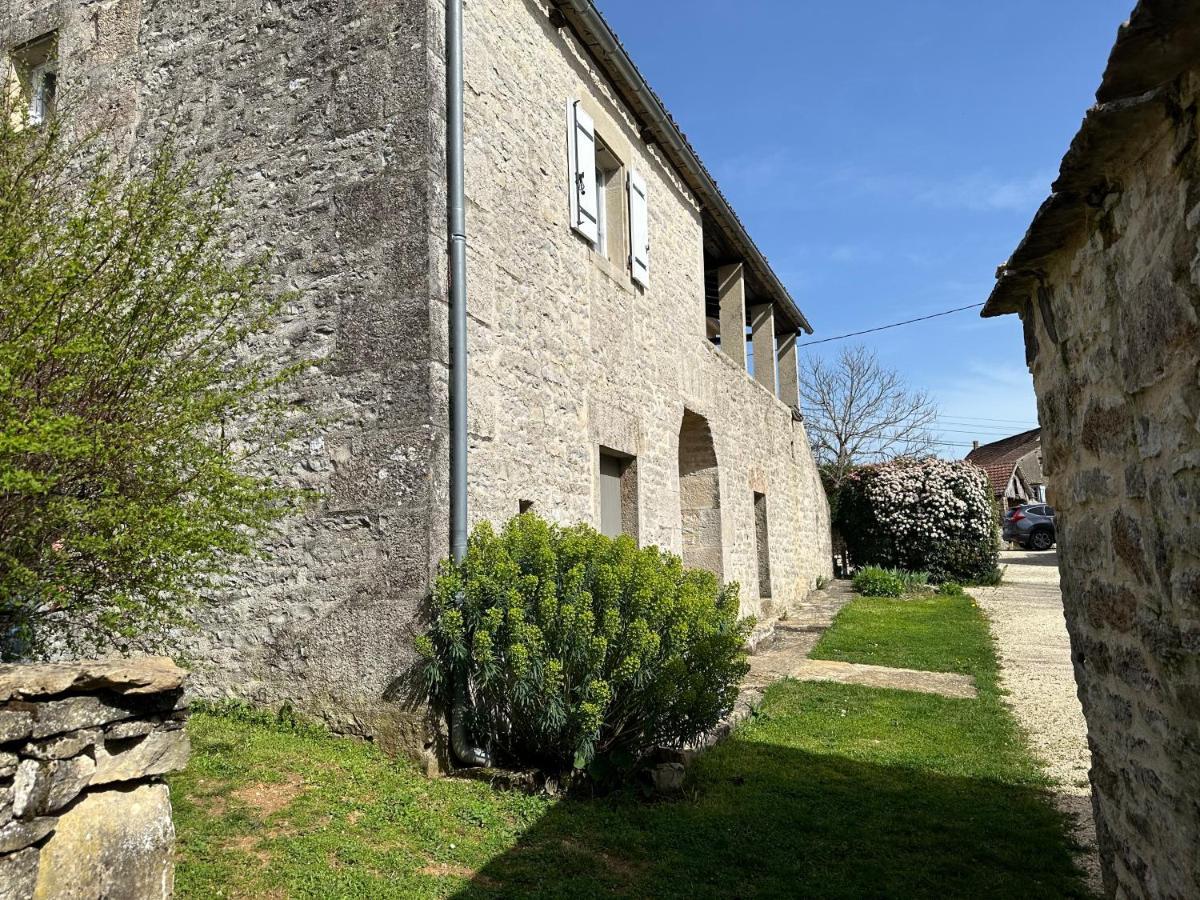 Gite Independant "Au Merle Chanteur" Laramiere Exterior photo